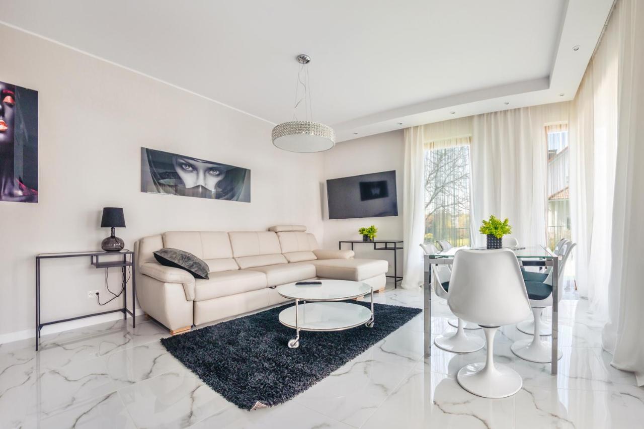 Luxury Long Island Suite Гданськ Екстер'єр фото