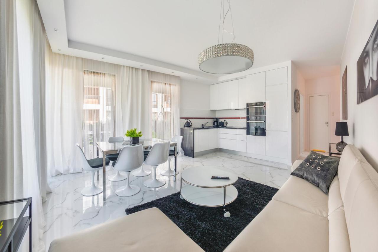 Luxury Long Island Suite Гданськ Екстер'єр фото