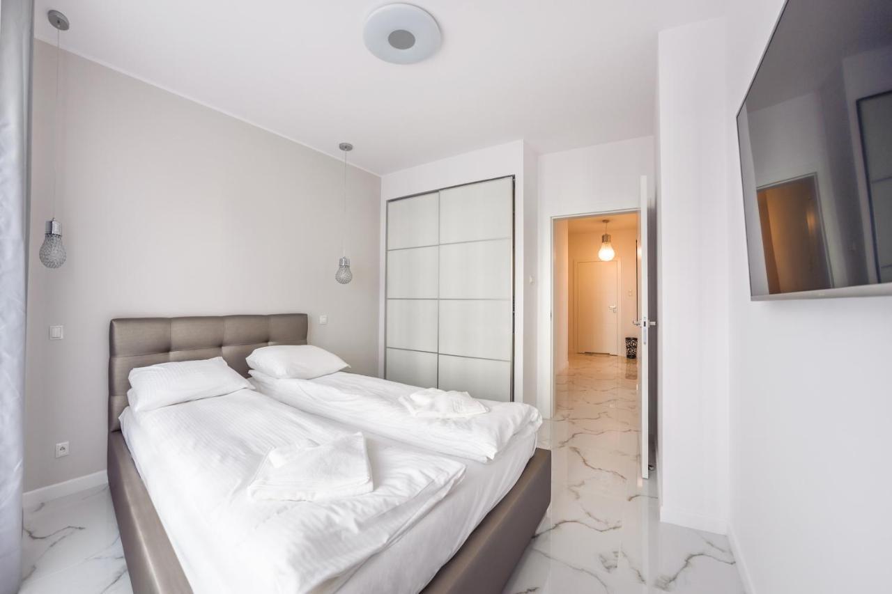 Luxury Long Island Suite Гданськ Екстер'єр фото