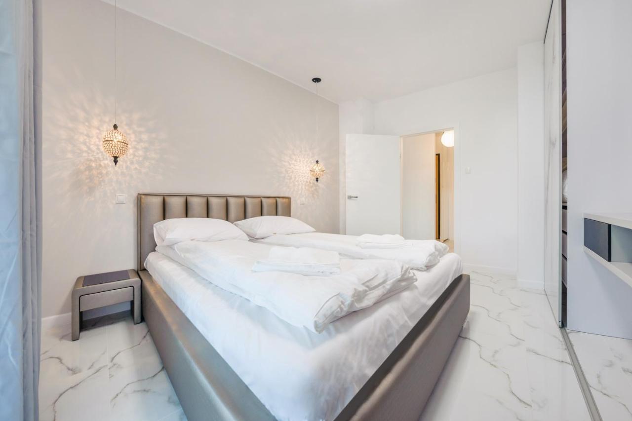 Luxury Long Island Suite Гданськ Екстер'єр фото