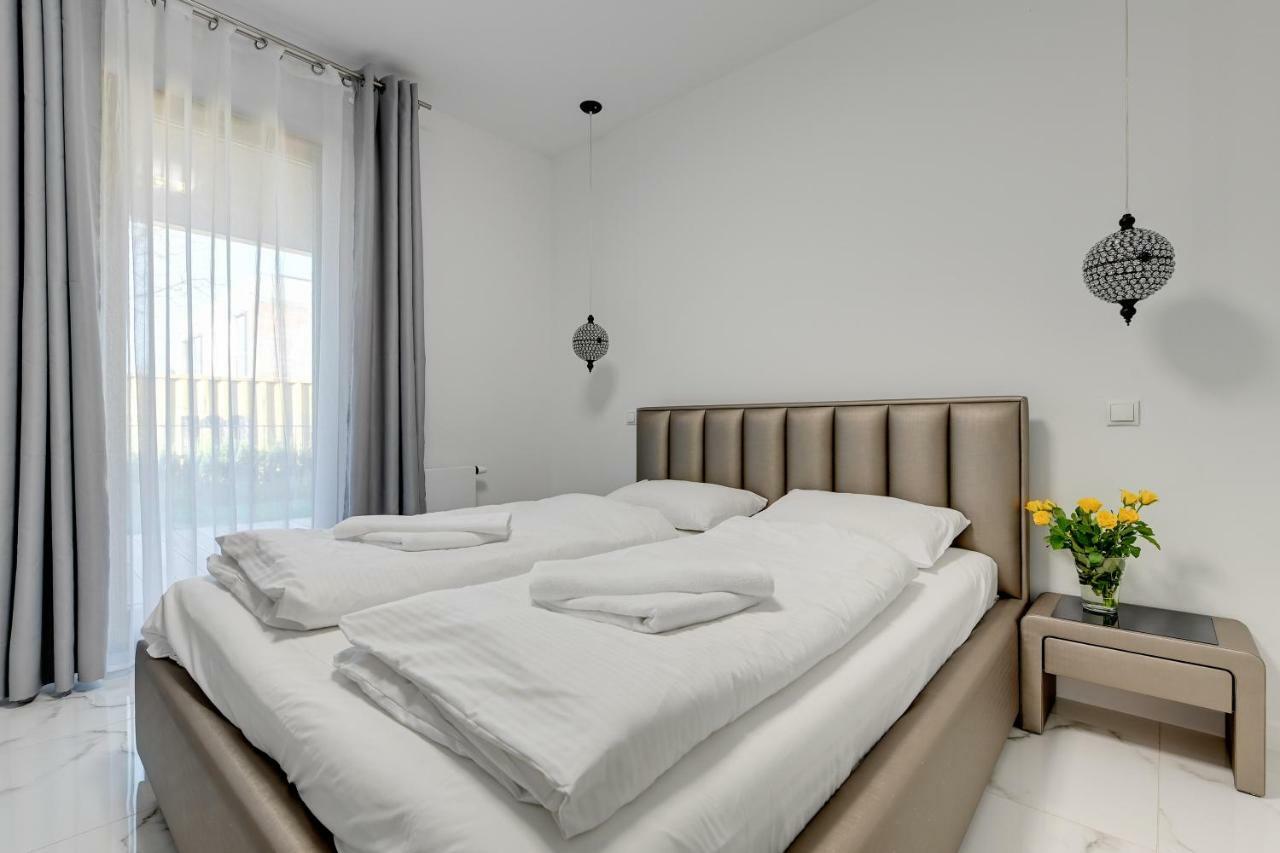 Luxury Long Island Suite Гданськ Екстер'єр фото