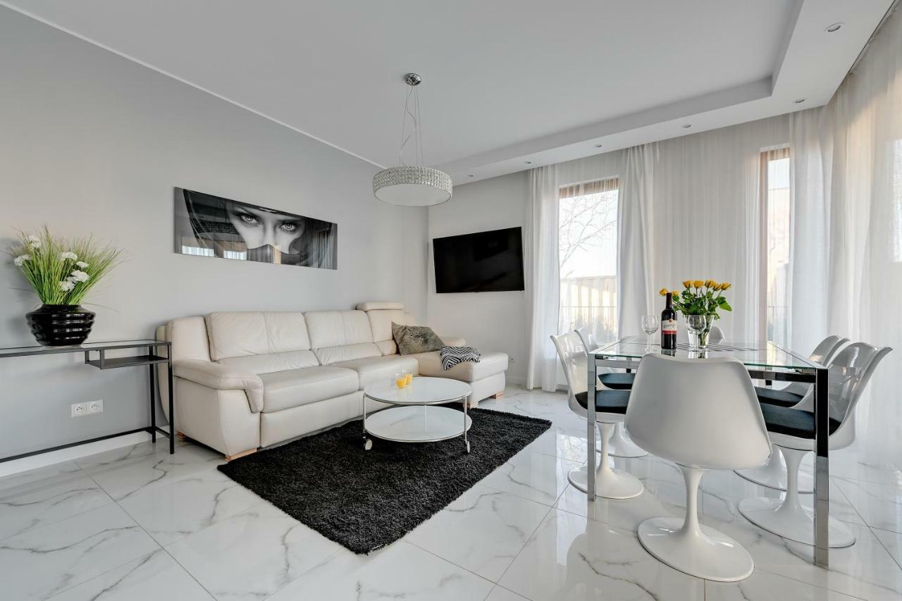 Luxury Long Island Suite Гданськ Екстер'єр фото